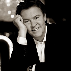  Paul Young 